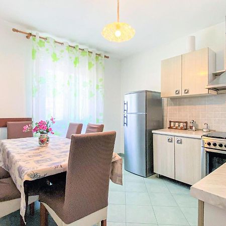 1 Bedroom Nice Apartment In Kastel Sucurac Kastela Ngoại thất bức ảnh
