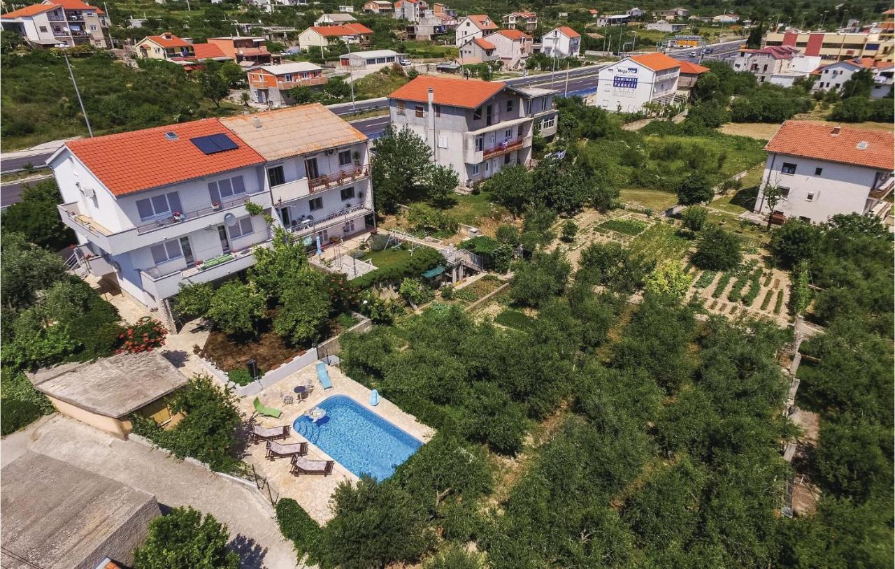 1 Bedroom Nice Apartment In Kastel Sucurac Kastela Ngoại thất bức ảnh