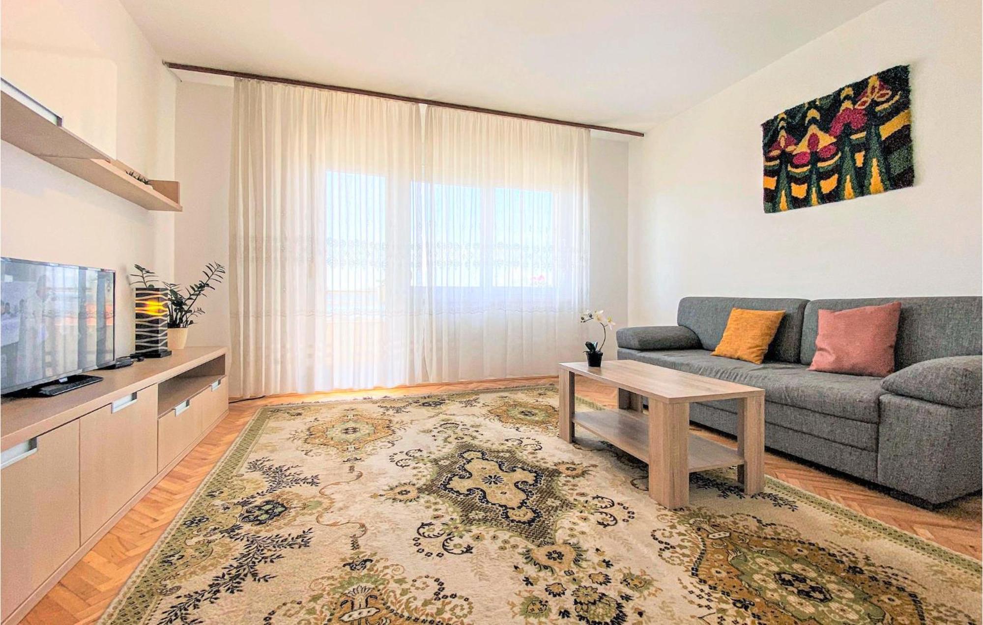 1 Bedroom Nice Apartment In Kastel Sucurac Kastela Ngoại thất bức ảnh