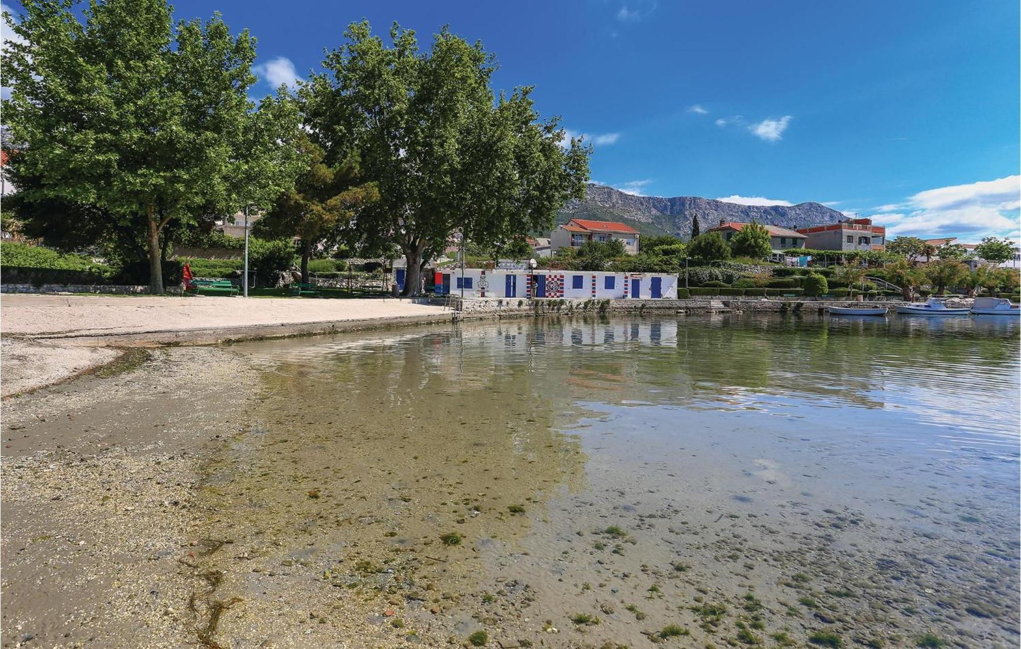 1 Bedroom Nice Apartment In Kastel Sucurac Kastela Ngoại thất bức ảnh