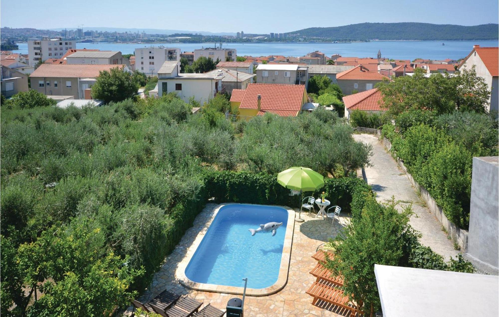 1 Bedroom Nice Apartment In Kastel Sucurac Kastela Ngoại thất bức ảnh
