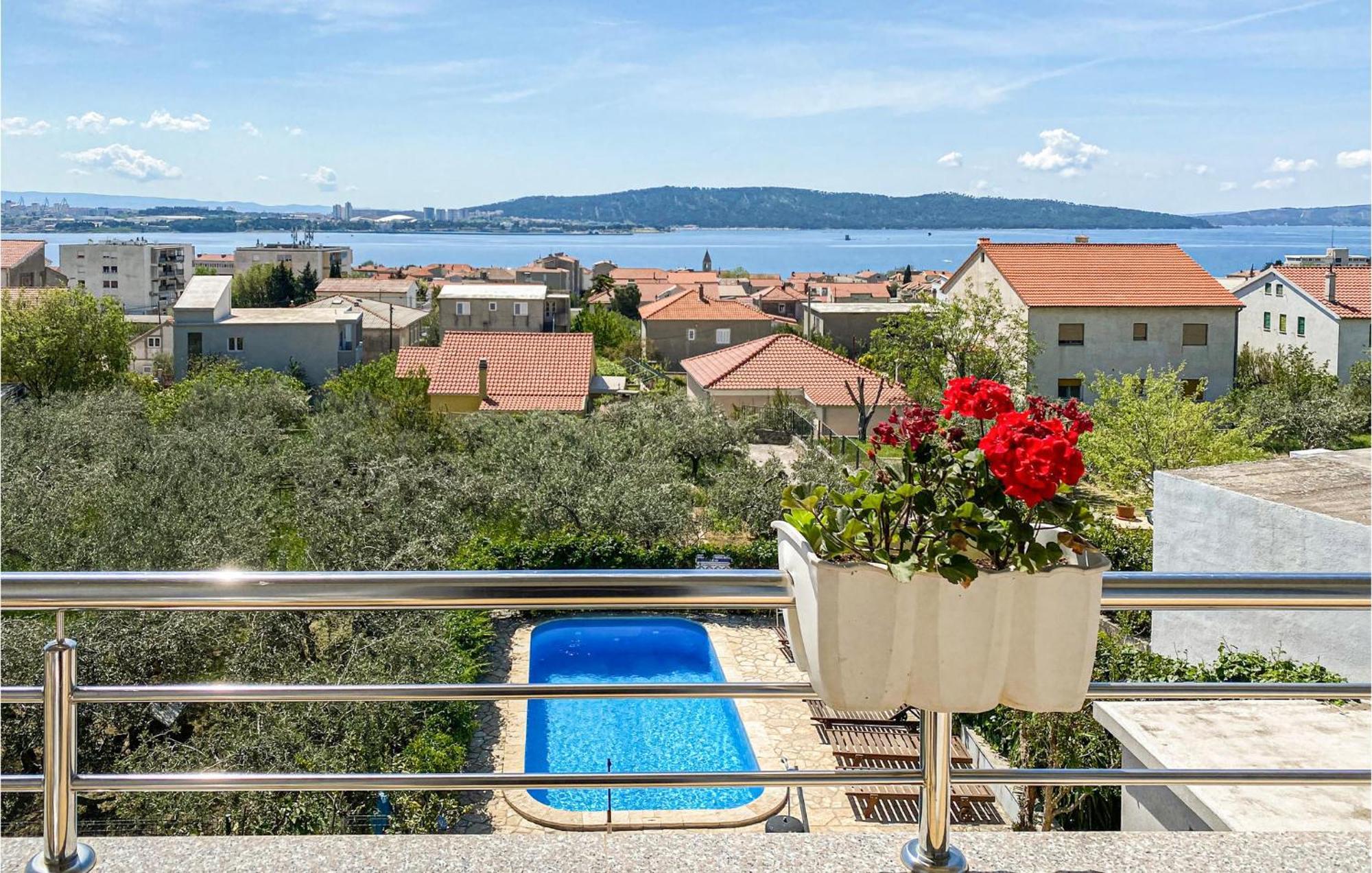 1 Bedroom Nice Apartment In Kastel Sucurac Kastela Ngoại thất bức ảnh