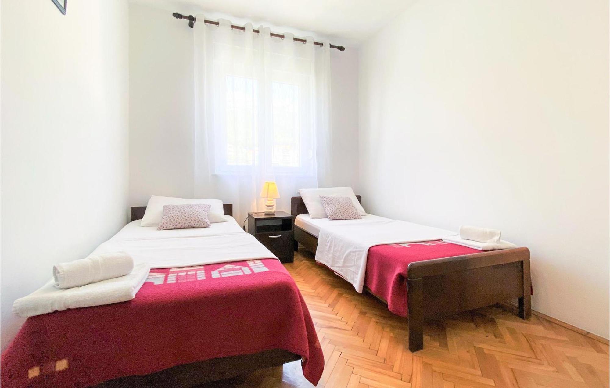 1 Bedroom Nice Apartment In Kastel Sucurac Kastela Ngoại thất bức ảnh